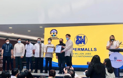 SM Supermalls lauded as government’s largest private sector partner in vax program