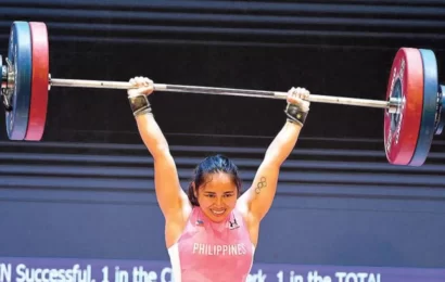 Hidilyn retains weightlifting title
