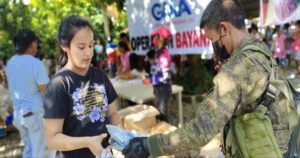 Phil Army and GMA KAPUSO Foundation Inc bring relief goods for quake victims in Abra