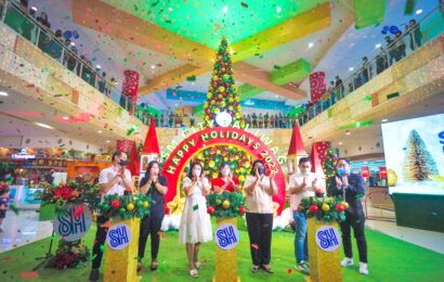 Bulacan mall brings back the magic of Christmas with holiday centerpiece