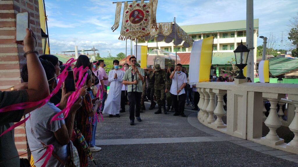 Soldiers assist Catholic Bishops Conference of the Philippines in relics visit in Bataan