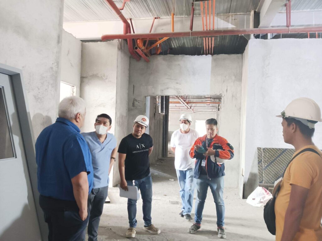 Lazatin conducts ocular inspection at new Rafael Lazatin Memorial Medical Center annex building