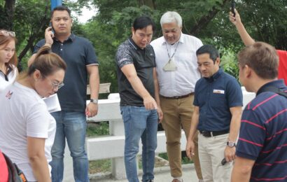 LAZATIN BROTHERS VISIT STO NINO BRIDGE