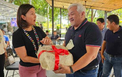 Mayor Pogi welcomes Senator Pia