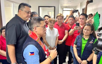 Bong Go nag-inspeksyon sa Super Health Center sa Bulakan