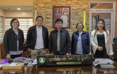 Fernando with NIA officials