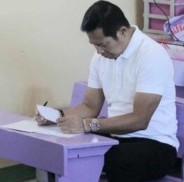 Gov. Fernando casts vote