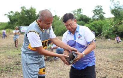 DPWH, PA plant trees in Tarlac