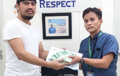 SM CITY BALIWAG COMMENDS JANITOR FOR RETURNING OVER P100K