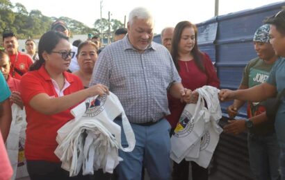 Reusable bags distributed in Angeles public markets