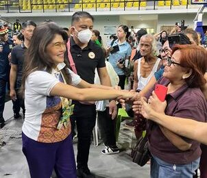 Senator Imee Marcos, DSWD namahagi ng AICS cash aid sa Baliwag City