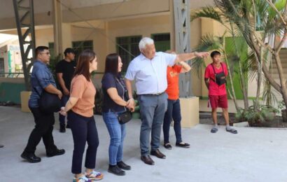 Lazatin inspects construction of computer labs in AC public schools 