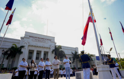 Fernando hinikayat ang mga Bulakenyo na igalang at ikarangal ang watawat ng Pilipinas