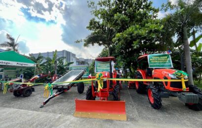 Two ARBOs in Nueva Ecija receive farm machinery from DAR