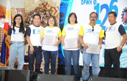 73 DPWH Region 3 employees receive Service Award