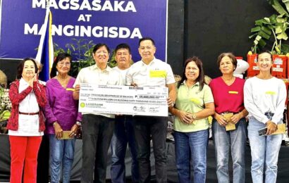 PBBM DISTRIBUTES PAFFF ASSISTANCE TO FARMERS, FISHERFOLKS IN BULACAN