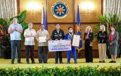 Carlos Yulo receives P20M from PBBM