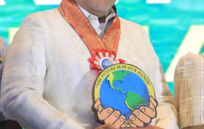 MAYOR LAZATIN RECEIVES CLIMATE HERO AWARD