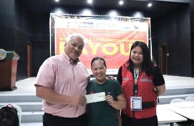 Mayor Lazatin distributes livelihood aid to 100 indigent beneficiaries  