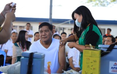 DPWH 1st DEO ensures employees health, get anti-flu vaccine