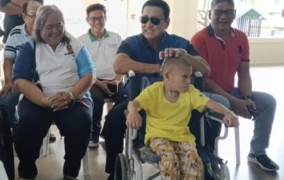 Sen. Lapid namigay ng maagang Pamasko sa mga bata sa Pampanga