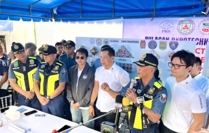 PNP, Bulacan officials inspect fireworks stalls in Bocaue