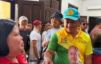 Magalang LGU, market vendors receive chocolates on heart’s day