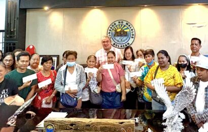 Mayor Natividad nagkaloob ng P10K sa bawat pamilya ng OFW apektado ng giyera sa Middle East