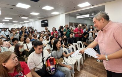 Cash aid ipinagkaloob ni Mayor Natividad sa 3rd batch ng pamilya ng OFW apektado ng giyera