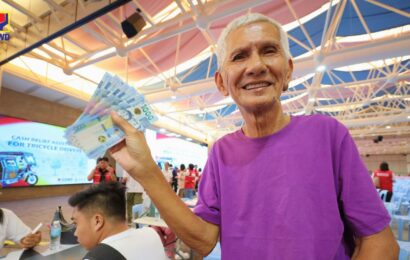 DSWD rolls out cash aid to 367K tricycle drivers nationwide DSWD rolls out cash aid to 367K tricycle drivers nationwide