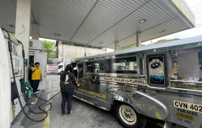 Bulacan gov distributes free fuel to jeepney drivers