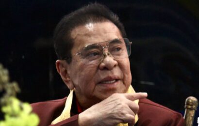 Ilocos farmers group kinasuhan ng graft sa Ombudsman ang Singson clan, at iba pa Ilocos farmers group kinasuhan ng graft sa Ombudsman ang Singson clan, at iba pa