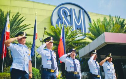 SM Bulacan malls unite in celebrating National Flag Day