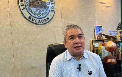Mayor Natividad pinatatanggal ang mga nakabalagbag na proyekto ng DPWH sa Malolos