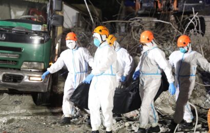 Building collapse death toll climbs to 30