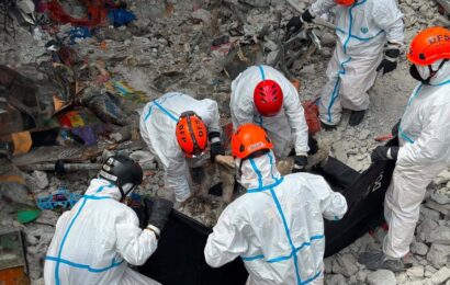 Angeles building collapse death toll rises to 20 Angeles building collapse death toll rises to 20