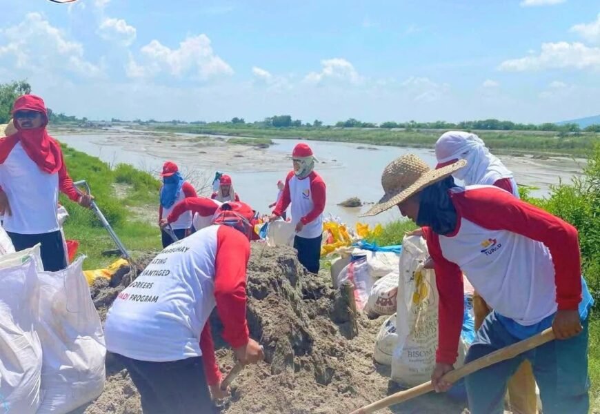 DOLE brings emergency employment to 659 workers in Tarlac town